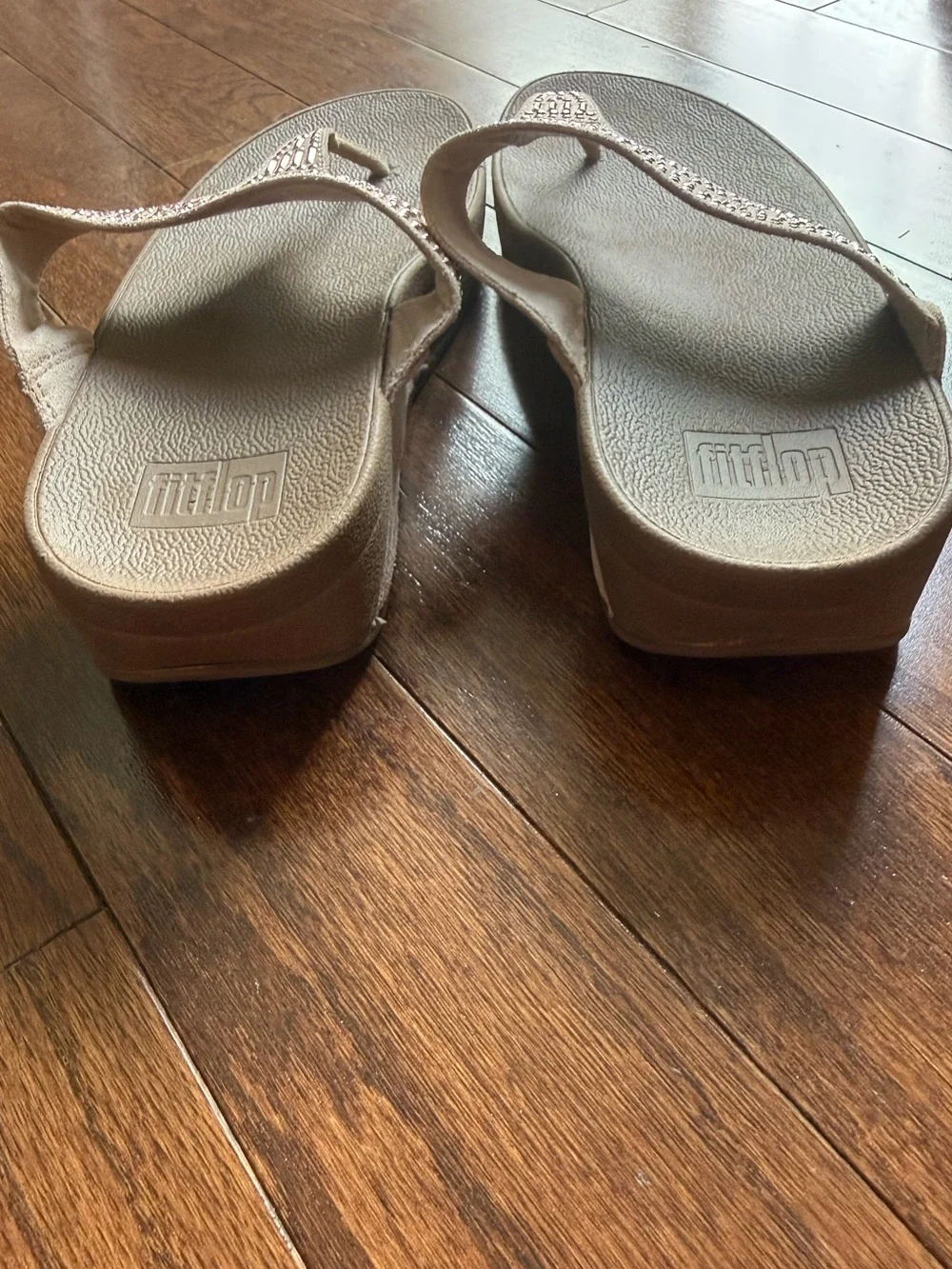FitFlop Metallic Rose Gold Beaded Thong Sandals - Women size 9 US women’s